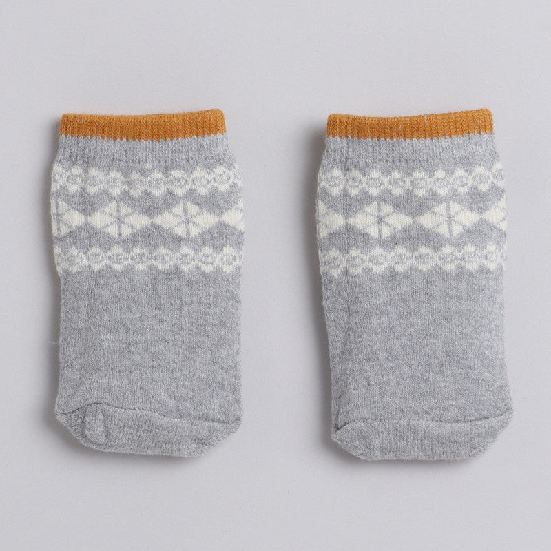 New Born Baby Clothing Set Made with Cotton For All Season With Cardigan Pajama Cap and Pair of Socks
